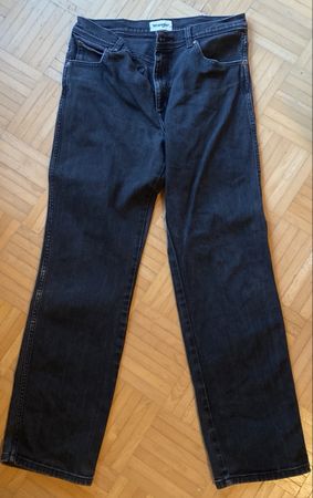 Schwarze Wrangler ‚Texas‘ Gr. 33/32