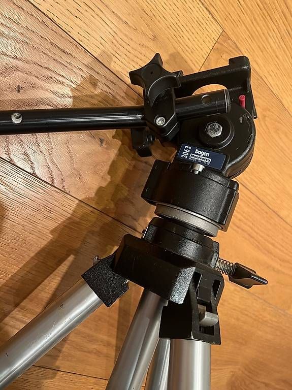 Cavalletti: Cavalletto Testa Fluida Professionale Manfrotto 3063 Bogen – Usato da Paradiso venduto da andrealugano 1