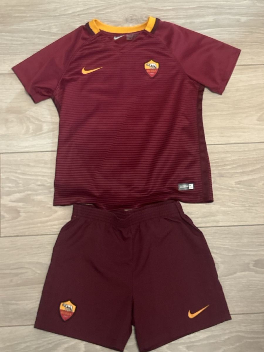 Nike Scarpe, pantaloni & magliette da ginnastica: Ensemble as roma enfant – Usato da Granges-Paccot venduto da fka_hx7n