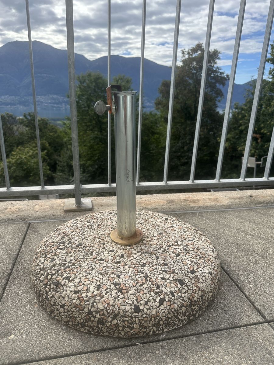 Altro: Sonnenschirmständer – Usato da Erlenbach ZH venduto da Twiddl