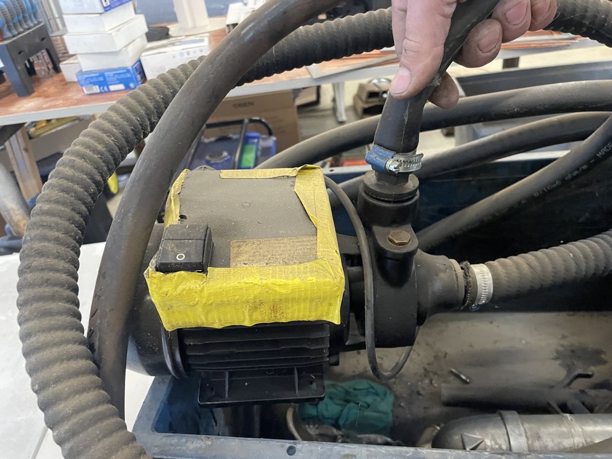 Pompe & Parti di ricambio: Treibstoffpumpe elektrisch – Difettoso da Flaach venduto da Binz 1