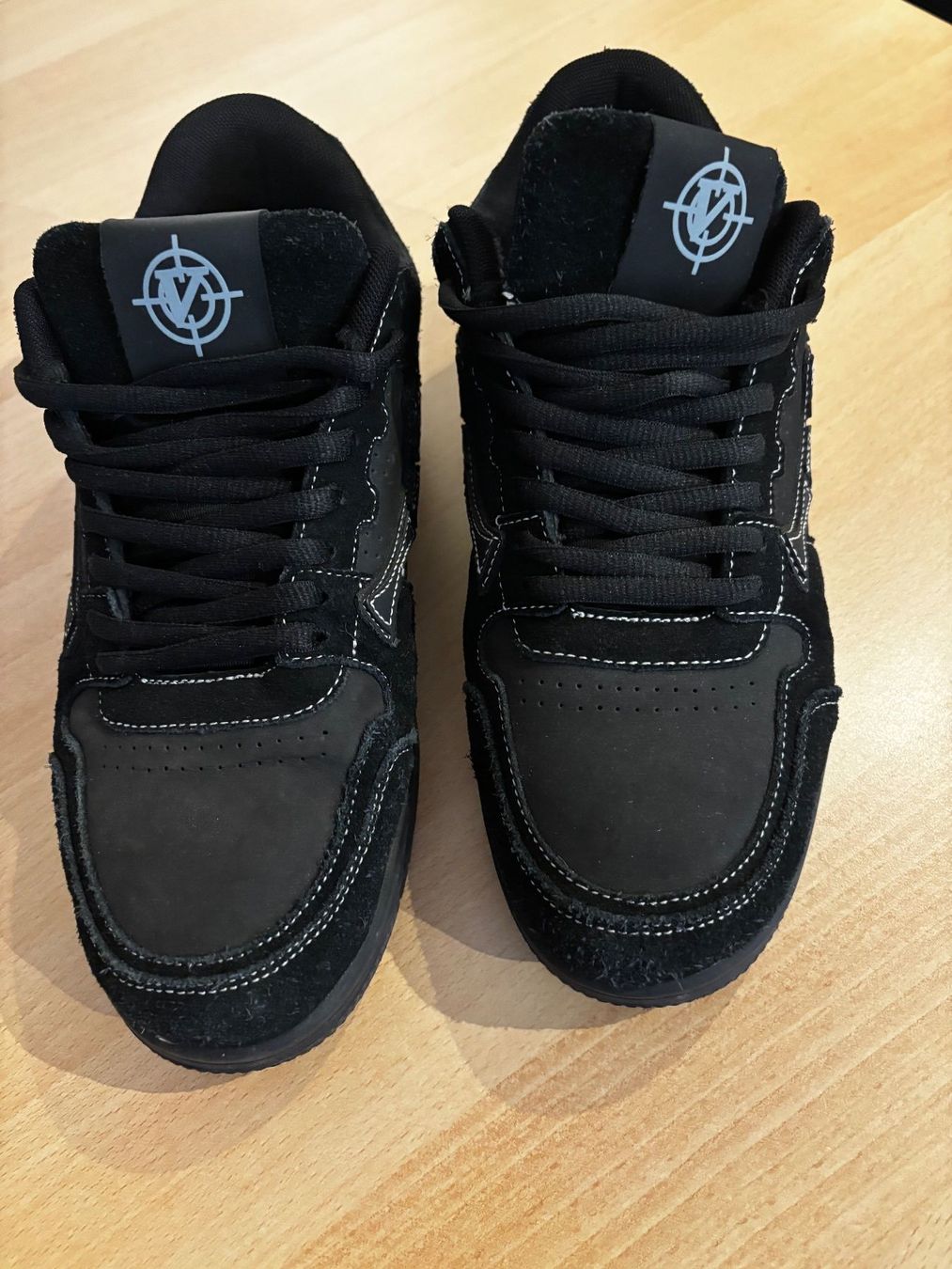 Scarpe da uomo: Vicinity Akimbo Lows, Phantom Black/Dark Grey, EU 45 – Usato da Thun venduto da Nortshore0 1