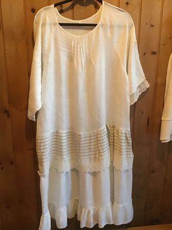 Kleid weiss Leinen mit Spitze Grösse L / XL guter Zustand