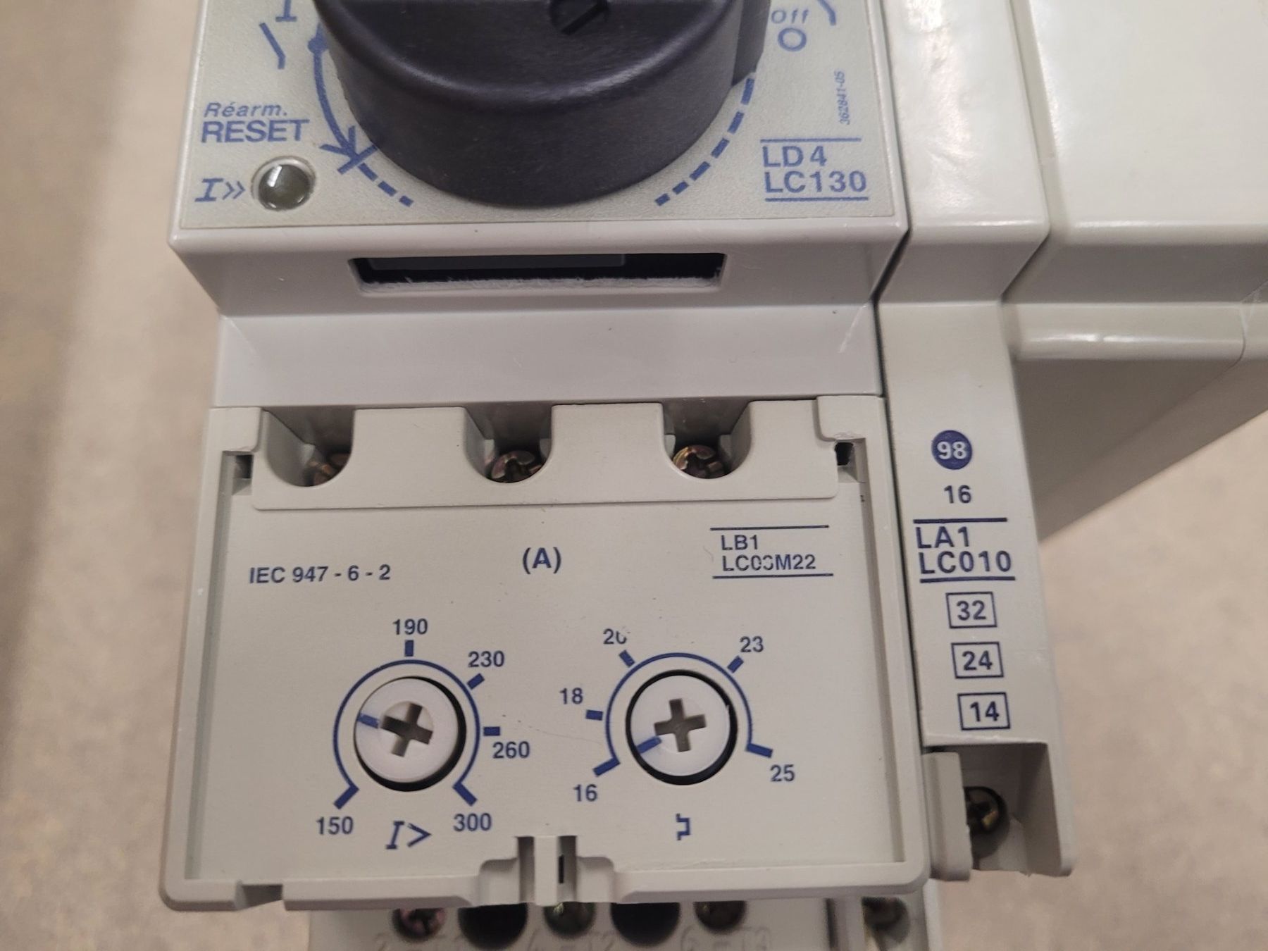 Interruttori: Telemechanique Integral 32 / LB1 LC03M – Usato da Vitznau venduto da Night-Fire 7