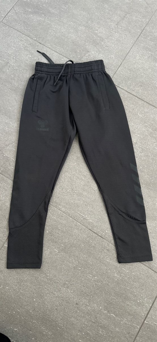 Hummel Pantaloni: Sporthose Gr. 104 – Nuovo (secondo la descrizione) da Pfungen venduto da nik_9wv9