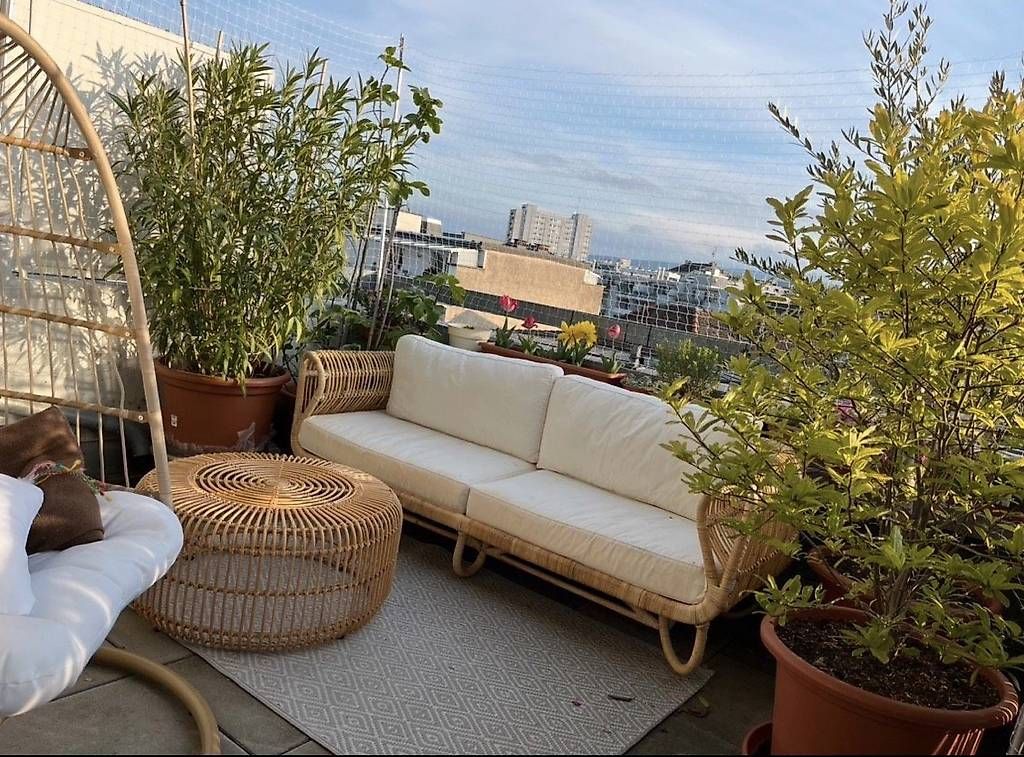 Beliani Set de table et chaises: Echtholz Rattan Sofa mit Tisch Gartencouch Terassenmöbel – D'occasion à Basel par Paubaer