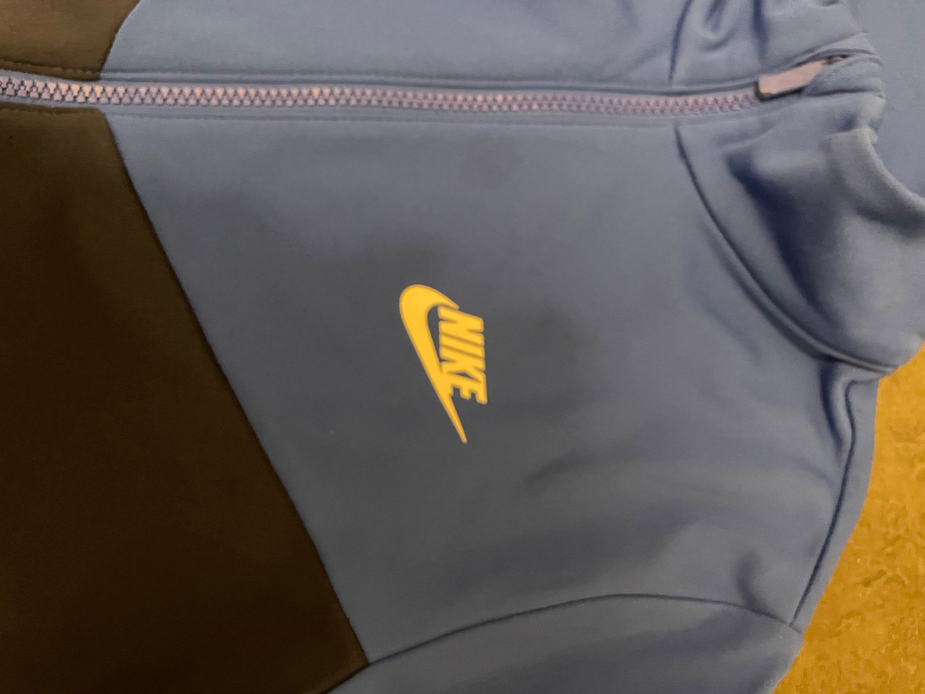 Nike Lotti & Set di vestiti: Nike Traineranzug – Usato da Zürich venduto da Ivona3 1