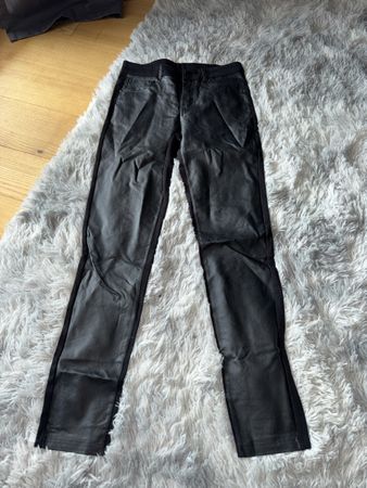 Hose mit Lederimitat
