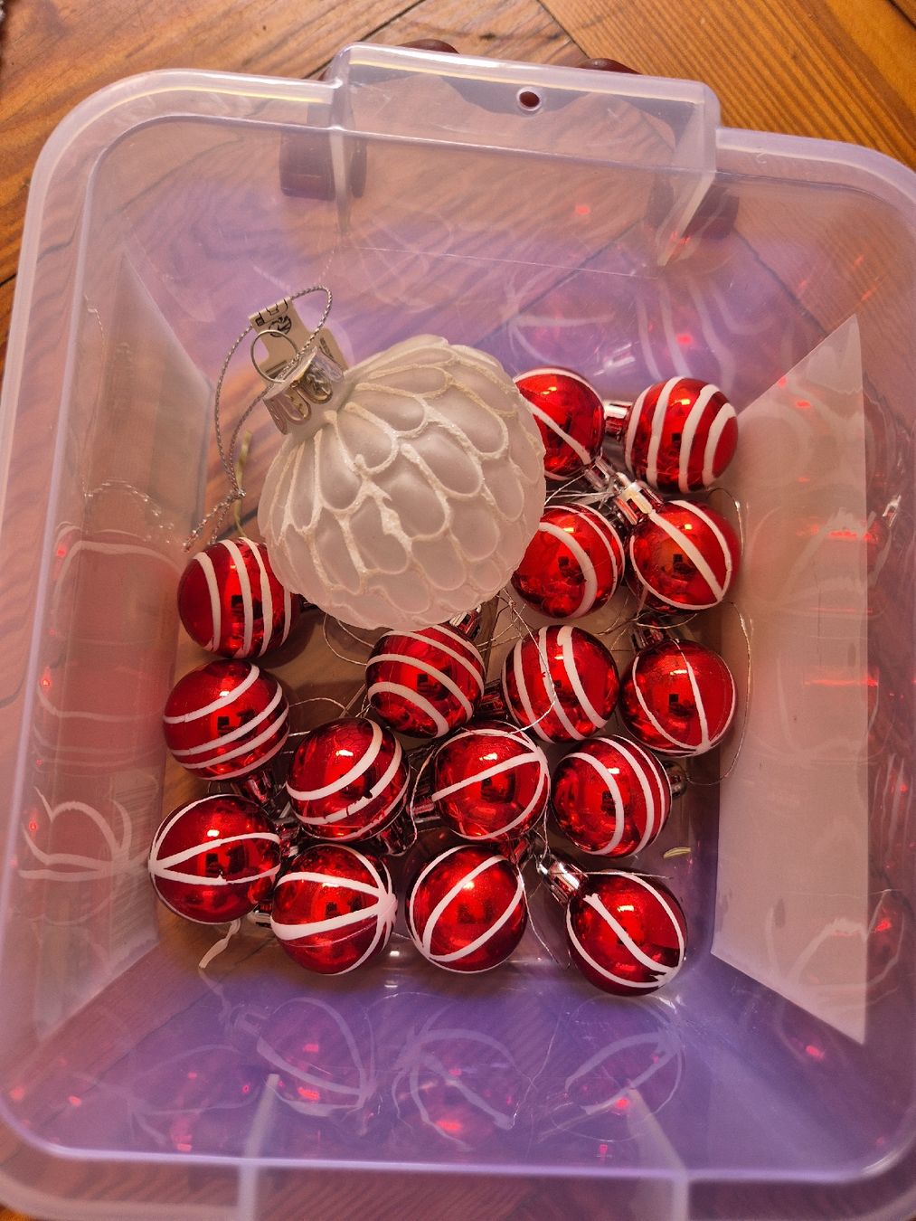 Tutte le decorazioni: Lot de 16 mini boules de Noël rouges – Usato da Genève venduto da cor_g6pf