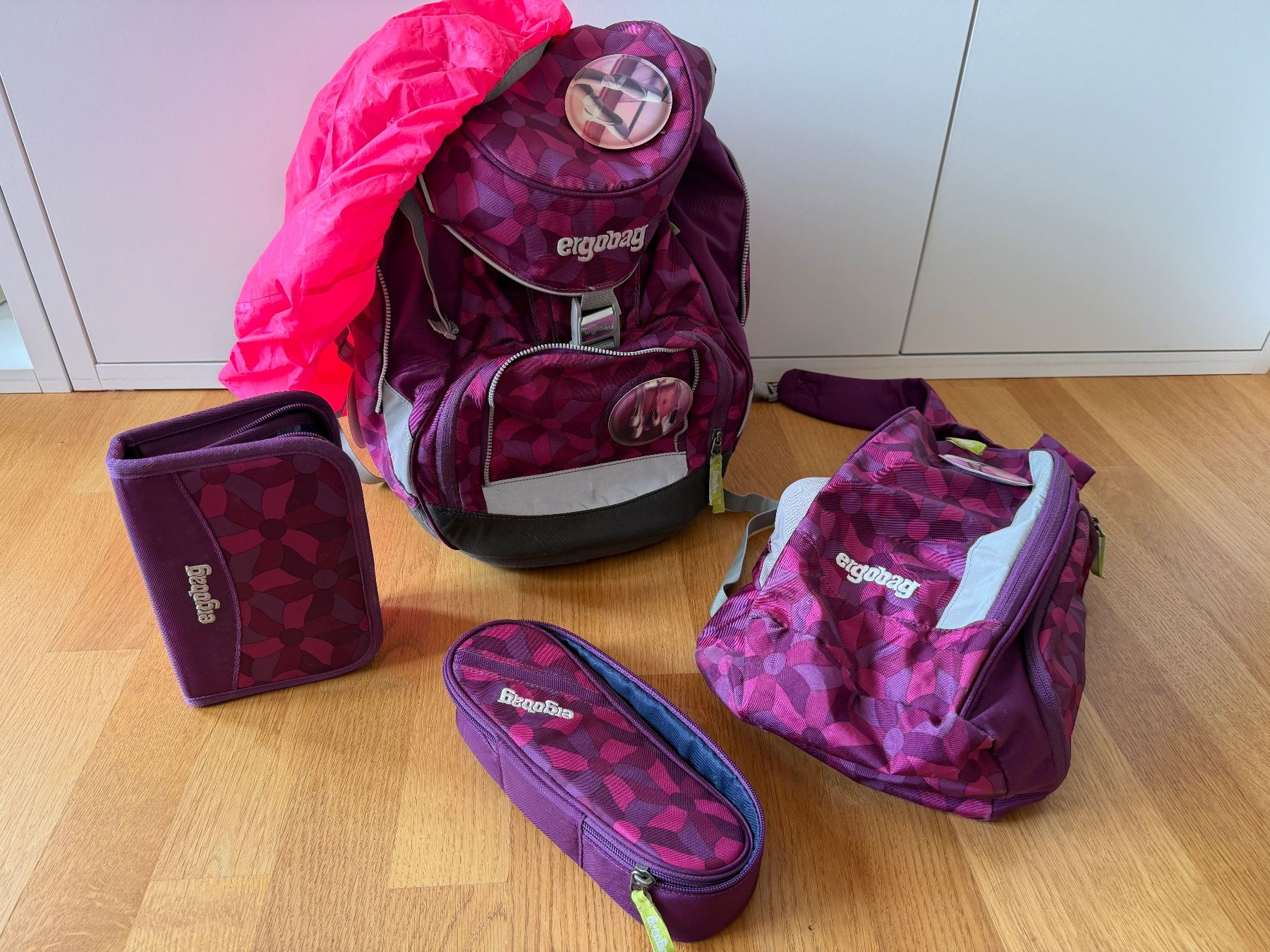 Ergobag Sacs & sacs à dos: Ergobag mit Sporttasche, Etuis und Regenhülle – D'occasion à Malans GR par Eitschi