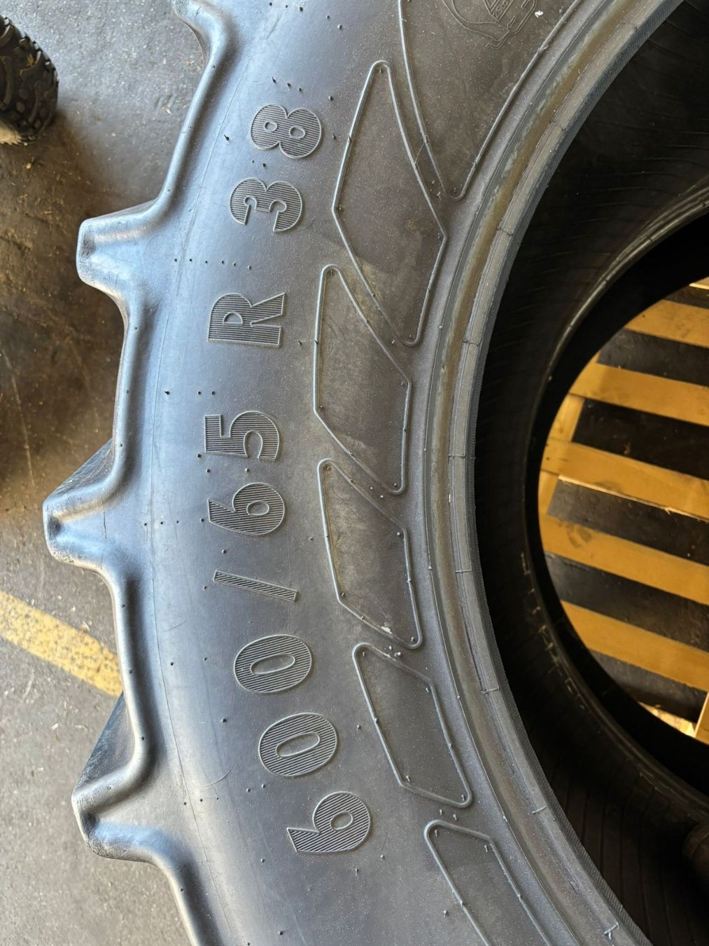 Continental Pneus & Kompletträder: Occ. Reifen 600/65 R38 – Gebraucht aus Ruswil von kurmann-technik 2