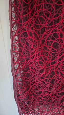 Foulard doppellagig rot, Stickerei