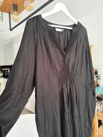 Robe noire Kaffe élégante taille 46, parfait pour l'autom...