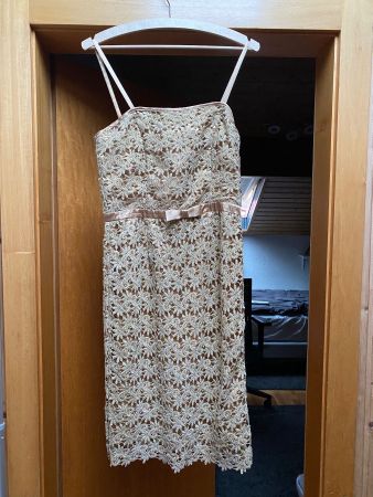 Apart Robe de cocktail en dentelle or 38