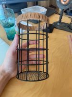 Dekorativer Behälter aus Metall
