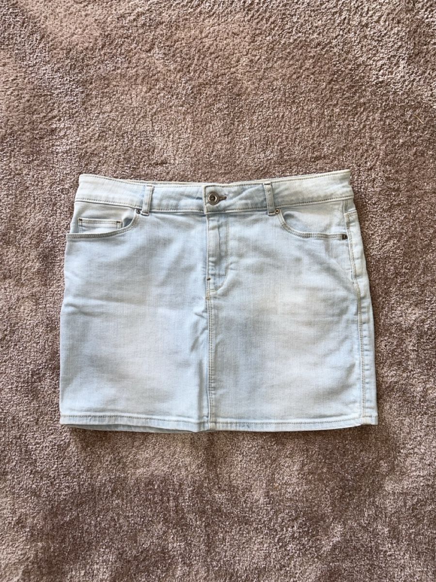 Jupes: Jupe courte en jeans bleu claire 38 y2k – Neuf (Voir description) à Lausanne par mae_dj7r