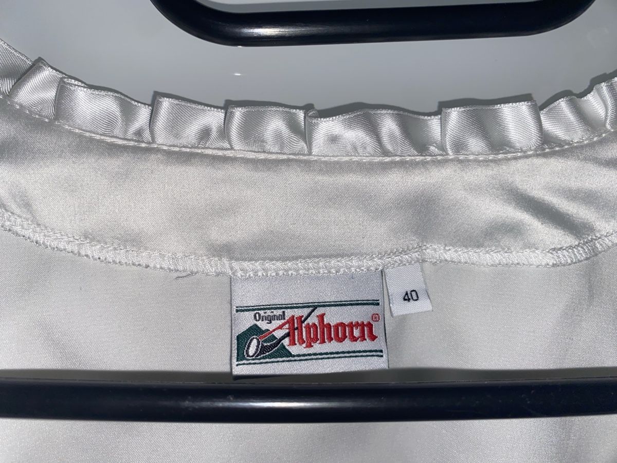 Chemisiers: Dirndlbluse weiss mit Spitzenärmeln neuwertig – D'occasion à Hugelshofen par M.Zollinger 2
