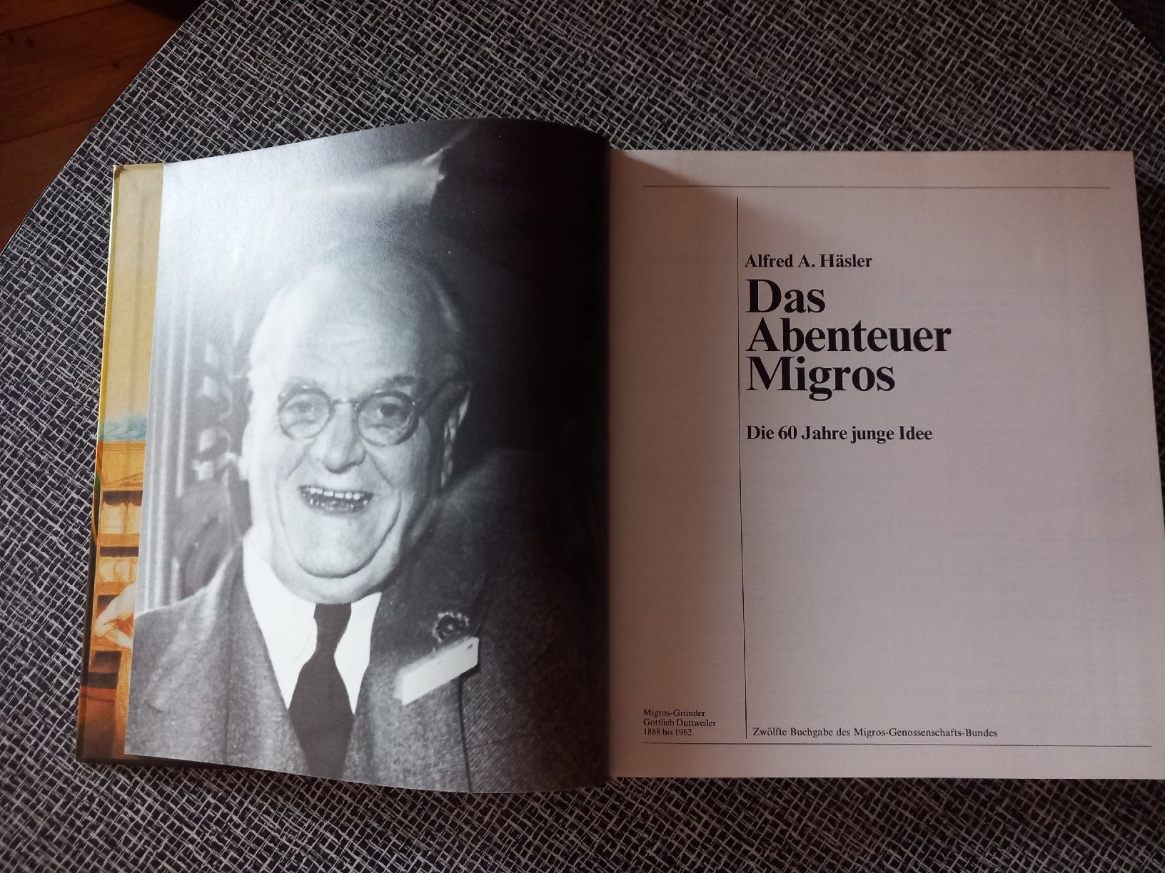 Libri: Migros Buch "Das Abenteuer Migros" + Single "s'Migroslied" – Usato da Nänikon venduto da Haexli_70 2