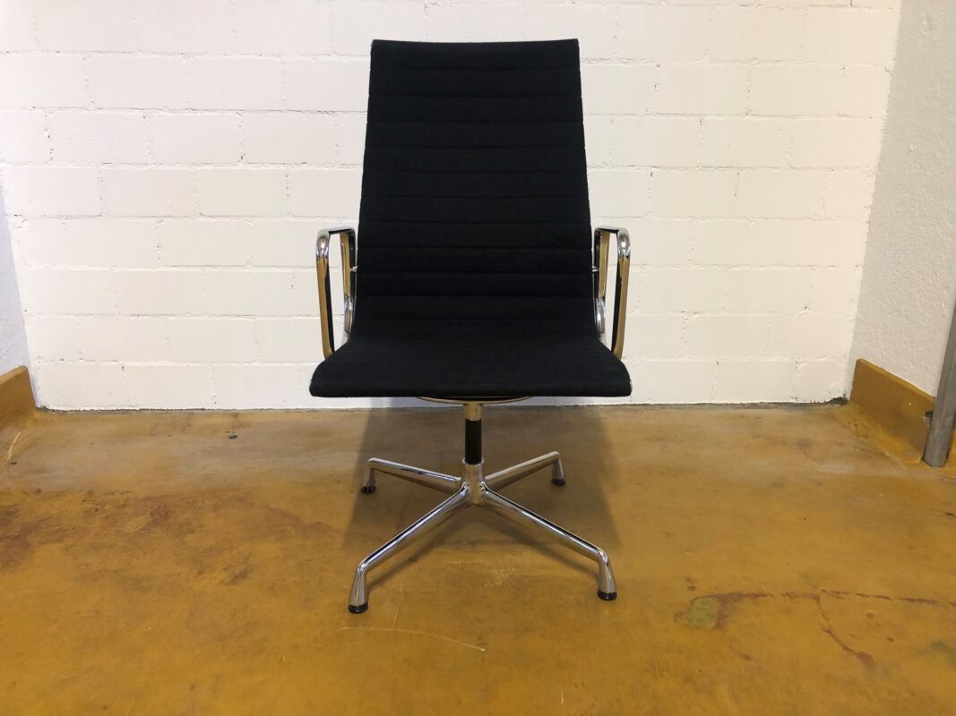 Vitra Sedie: Vitra EA 112 drehbar – Usato da St. Gallen venduto da MSMoebelhandel 1