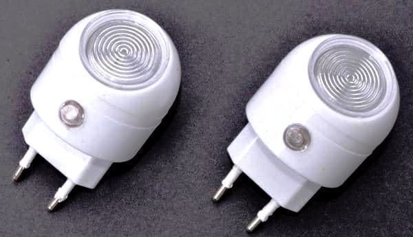 Lampes: 2er Set LED-Nachtlicht mit Lichtsensor – Neuf avec emballage d'origine à St. Gallen par schnaeppchen-preise