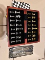 Luxuriöses Schachspiel aus Metall – Gold & Silber Edition  E