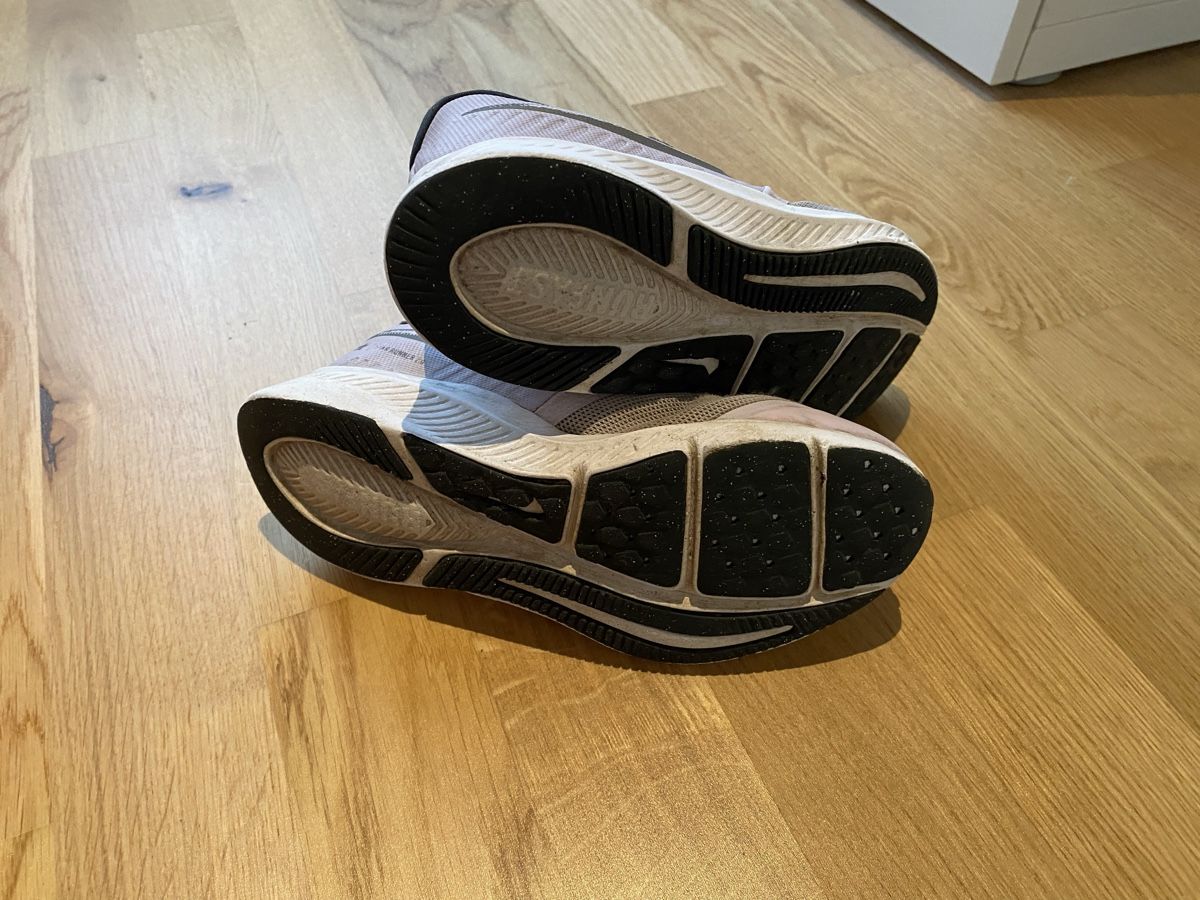 Nike Scarpe per ragazze: Nike Schuhe / 31.5 – Usato da Kleinandelfingen venduto da Stitch2014 2