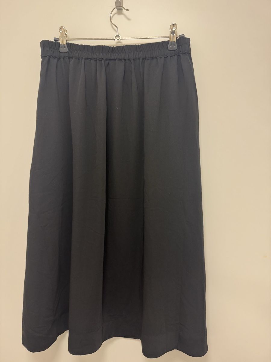 H&M Jupes: Rock schwarz Grösse M  – D'occasion à Haldenstein par nicB74 2