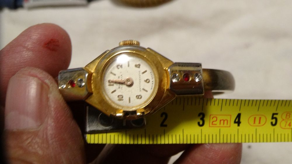 Montres: BULER SEHR  KLEINE UHR.HANDAUFZEUG .17J.4 STEIN.LÄÜFT. – D'occasion à zürich par ahmad01 3