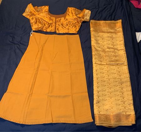 Sari - Saree (Stoff) Gold Farbe Kleid - 3 teilig