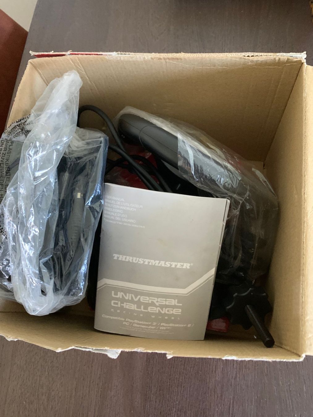 Systèmes de contrôle: Thrustmaster Universal Challenge Lenkrad mit Pedalset – D'occasion à Emmen par newdeal1970 7