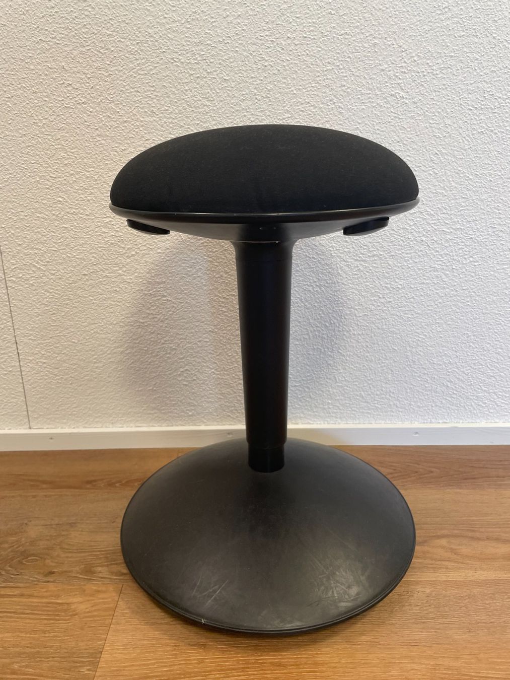 Sgabelli: Ergonomischer Sitzhocker - Wackelhocker - top Zustand! – Usato da Siebnen venduto da MarenSchweiz