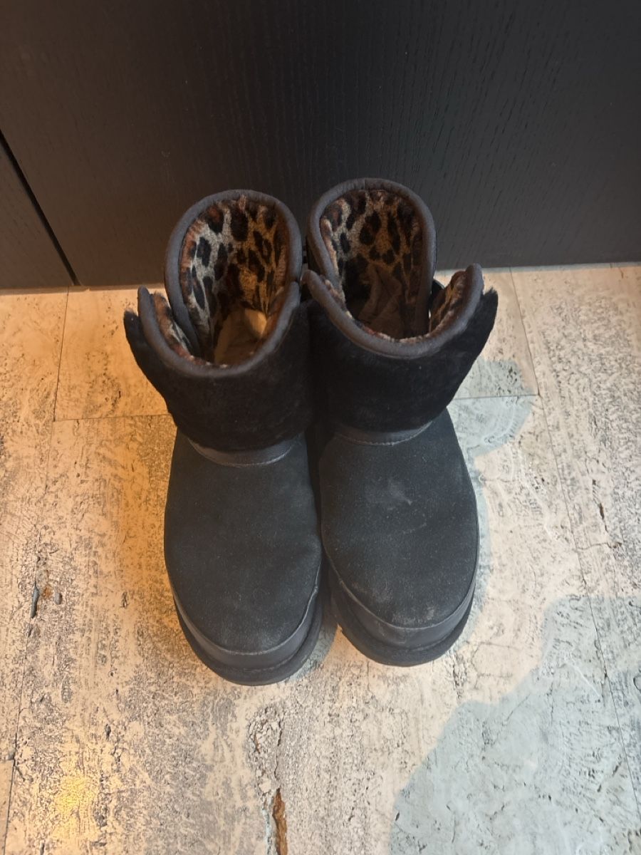 Ugg Damenschuhe: Ugg Boots, Schwarz, Gr. 38 Winterstiefel mit Leoprint! – Gebraucht aus Salenstein von sehrgut 1