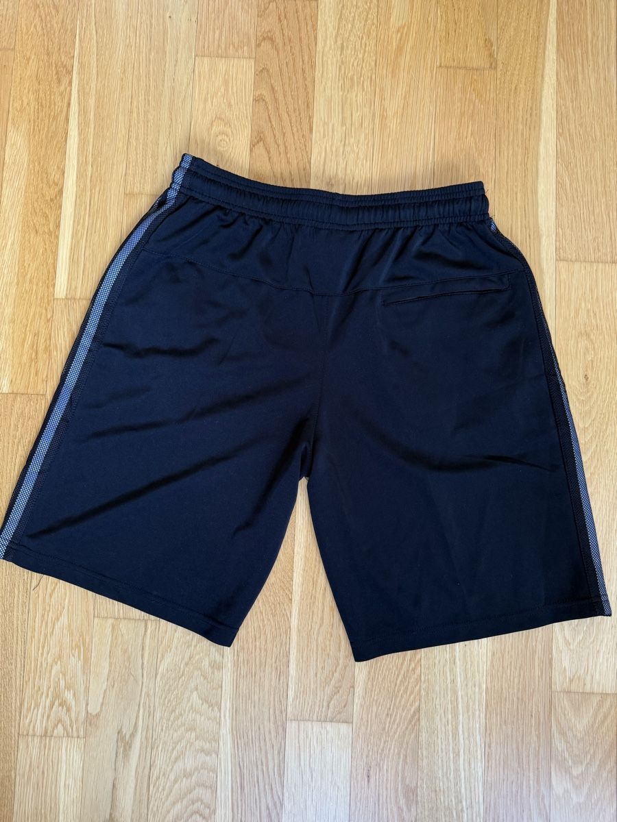 Adidas Hosen: Adidas Shorts, Gr. 3XL – Neu (gemäss Beschreibung) aus Lyss von Schuschuu. 1