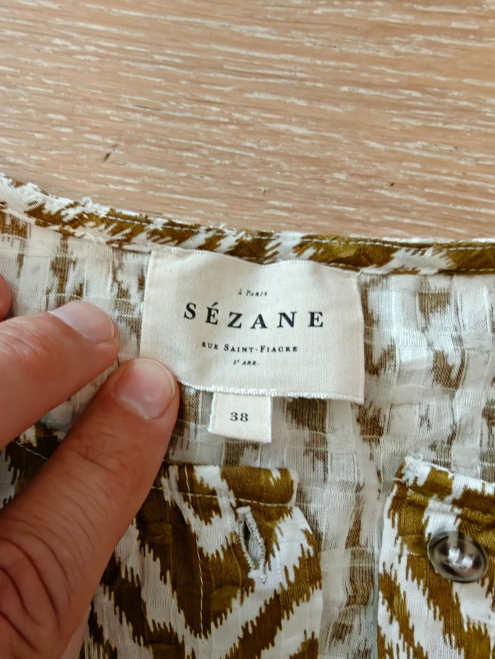 Sezane Blusen: Sezane Ikat-Bluse oliv, Gr. 38 – Gebraucht aus Hedingen von muse10 1