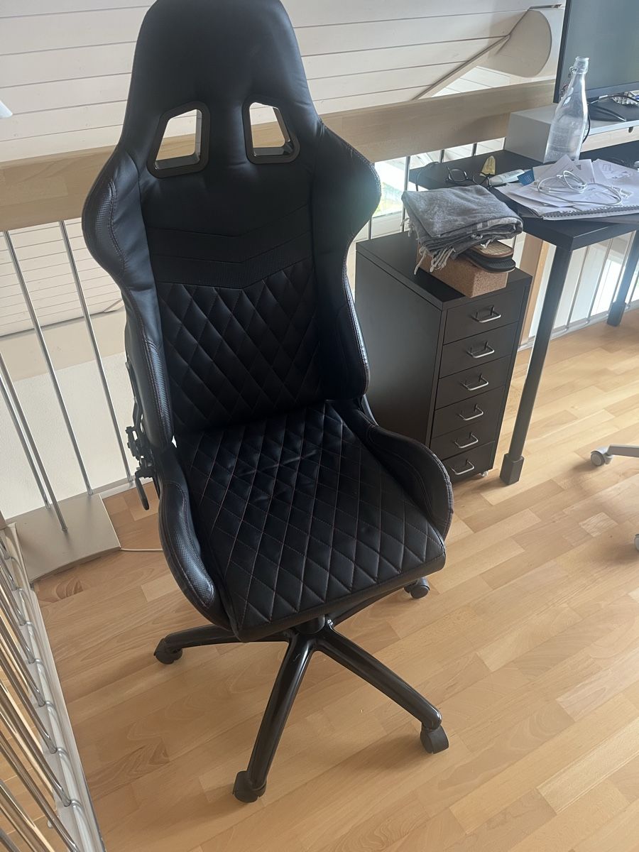 Sedie: Black Gaming/Office Chair – Usato da Wallisellen venduto da gil_7qms 4