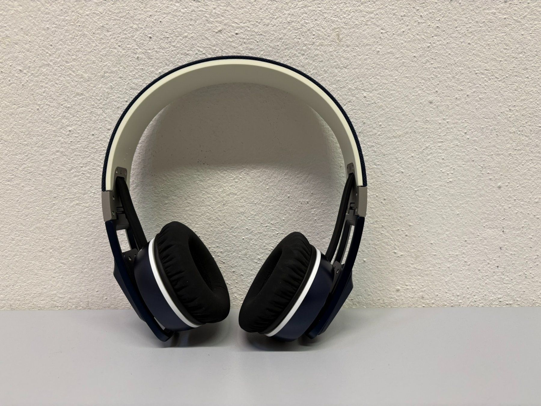 Sennheiser Cuffie: Sennheiser Urbanite denim On-Ear-Kopfhörer – Nuovo (secondo la descrizione) da Hochdorf venduto da av-electronics 1