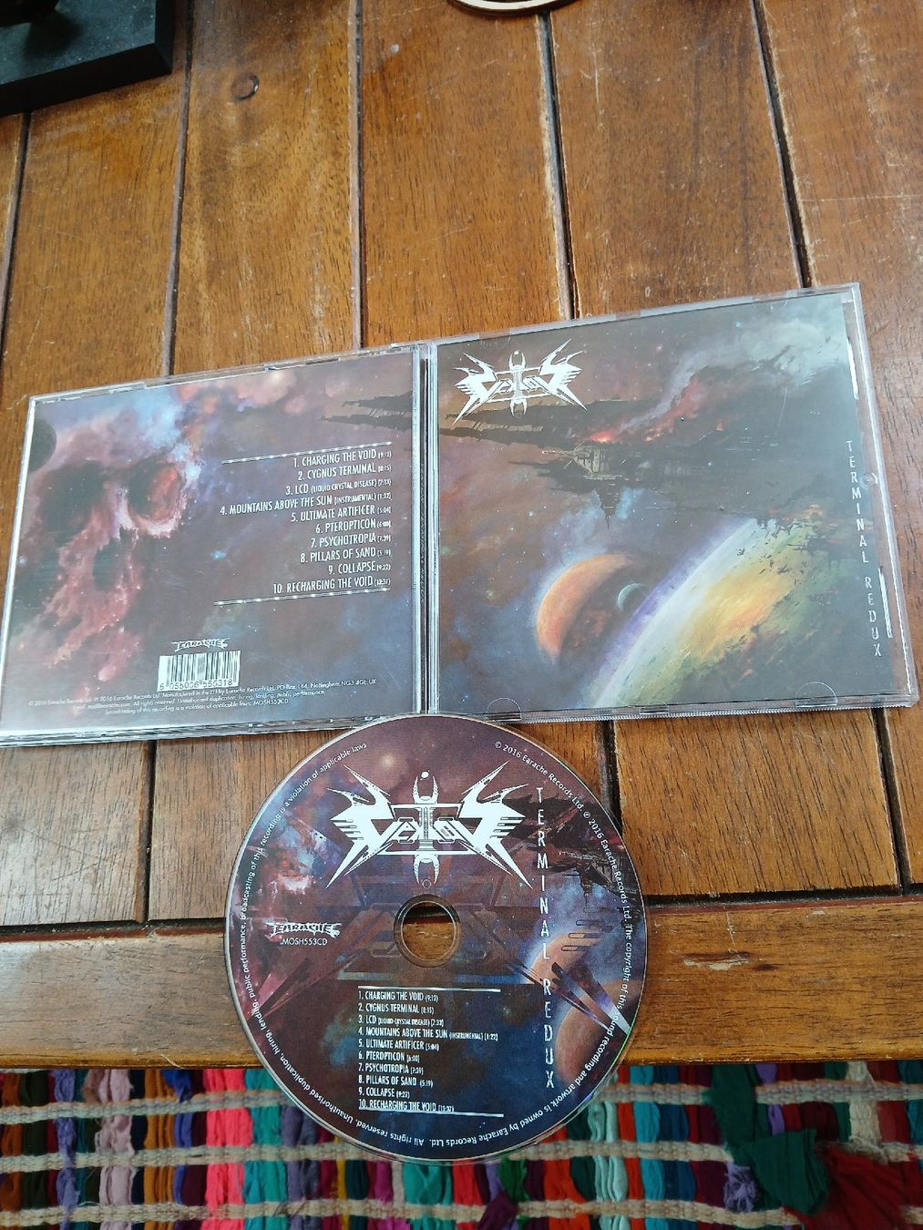 CDs: vektor- terminal... – Gebraucht aus St-Cergue von VeganWarrior