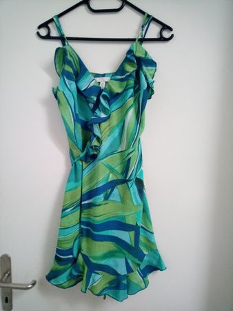 Kleid Sommerkleid Blumenmuster Grösse XS neuwertig