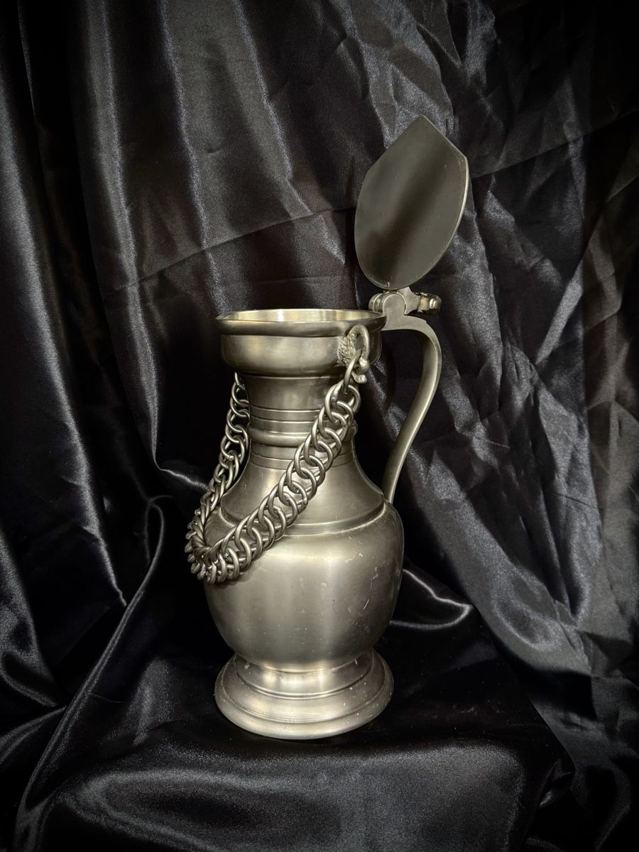 Teiere: Pewter Pitcher with Lid and Chain, Used Condition – Usato da Bern venduto da NOKOMETA