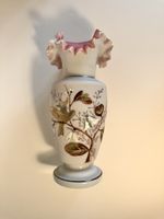 Antike Bristol Opalglas Vase mit Handmalerei 