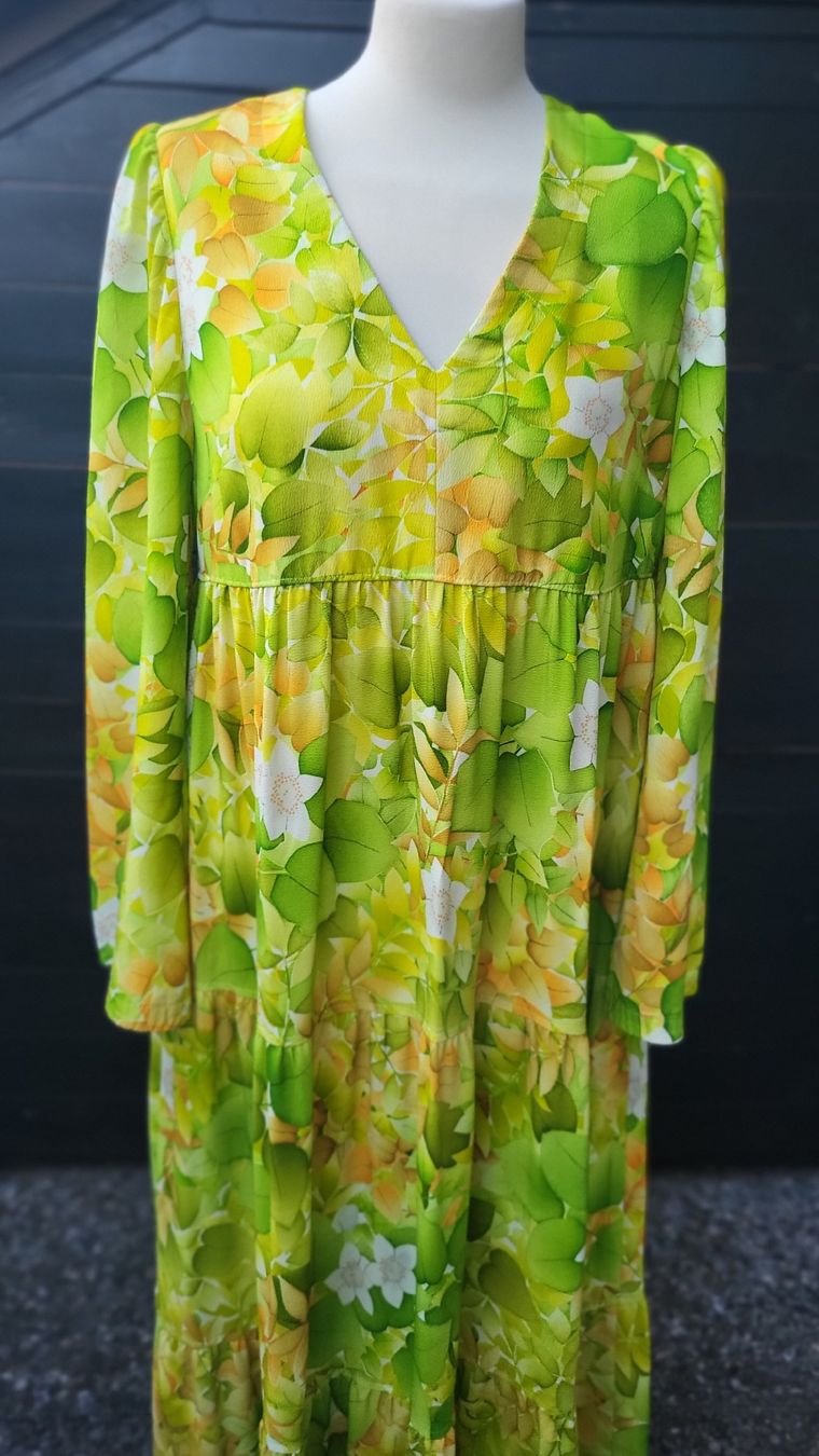 Robes: Robe en soie verte  – Neuf (Voir description) à Fribourg par VictoriaShop7 1