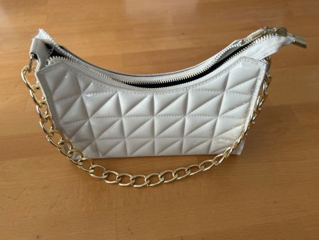 Handtasche beige gesteppt mit Goldkette neuwertig
