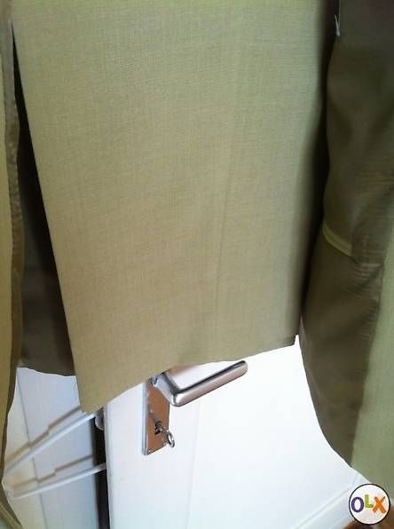 Completi, tute sportive e funzionali: Joli costume beige clair – Usato da Genève venduto da e96_9f2n 2