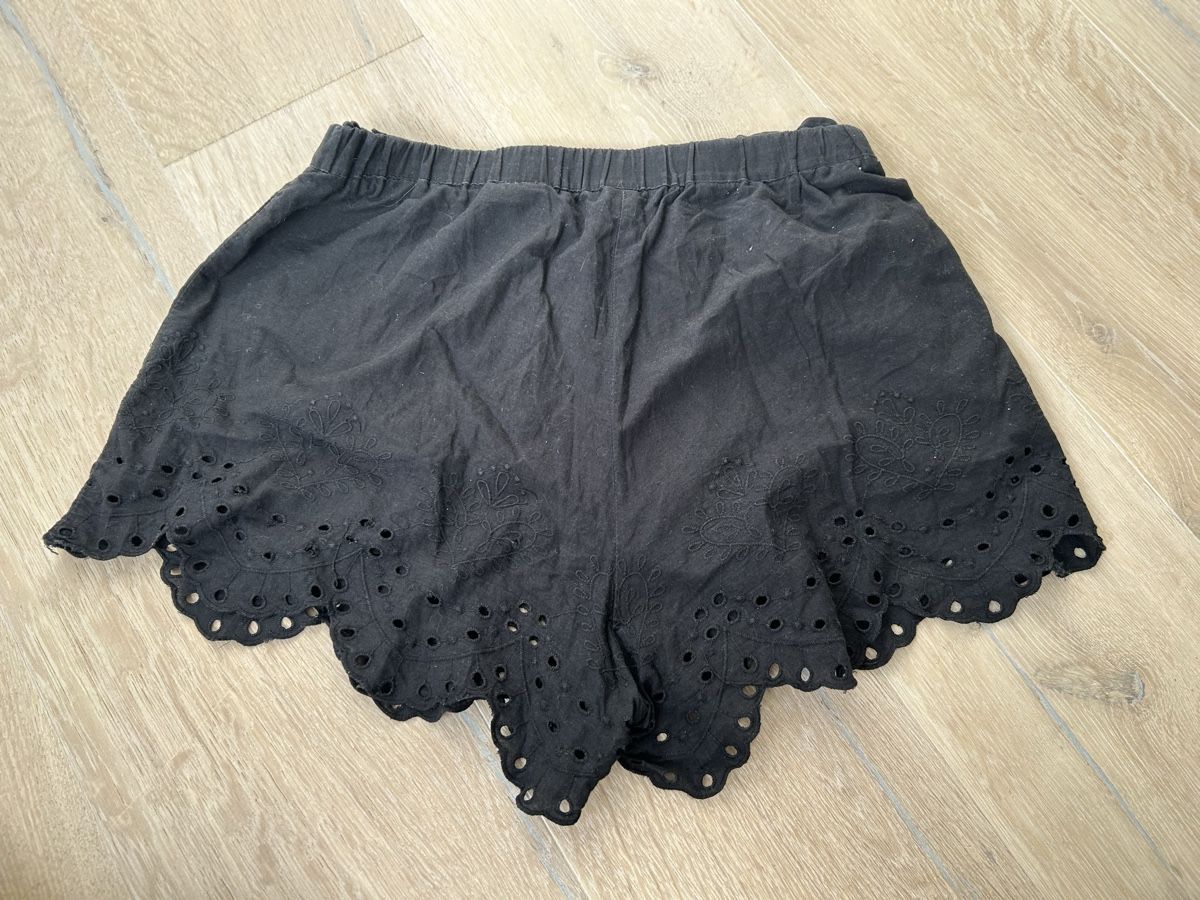 H&M Pantaloni: H&M Shorts Grösse 34 – Usato da Niederhelfenschwil venduto da aur_ms6f 2
