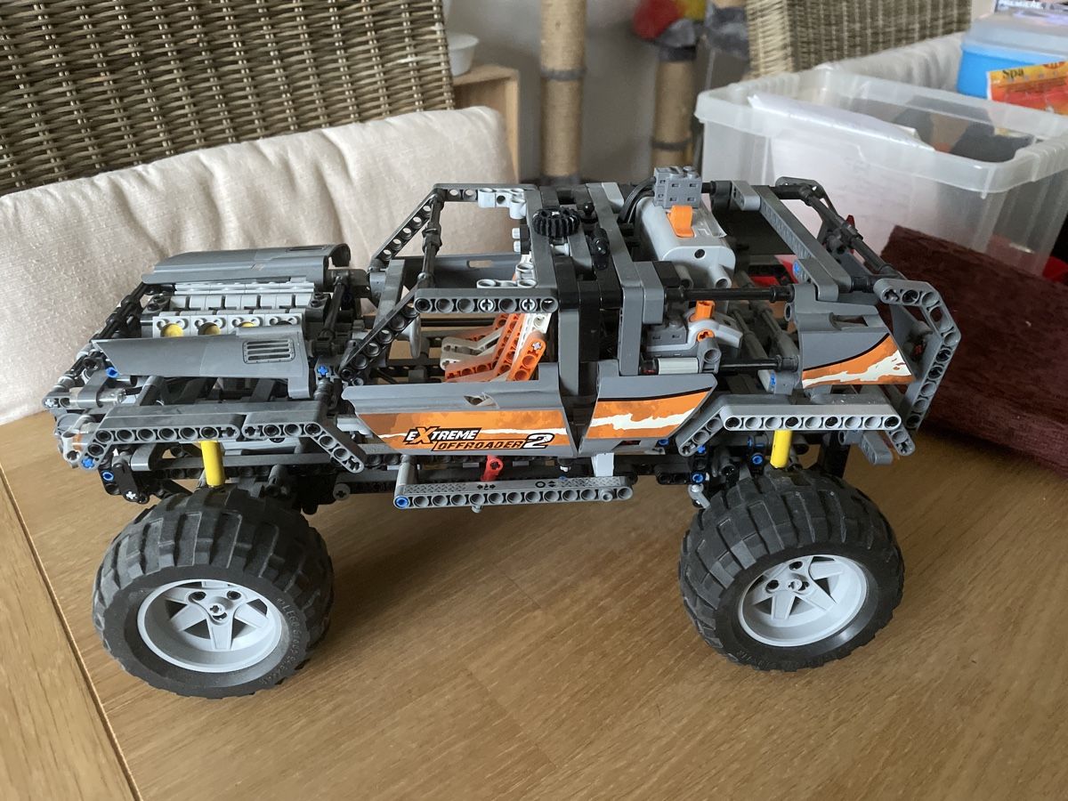 Lego Kit di costruzioni: Lego Technic 8297 – Usato da Aarau Rohr venduto da keedom 1