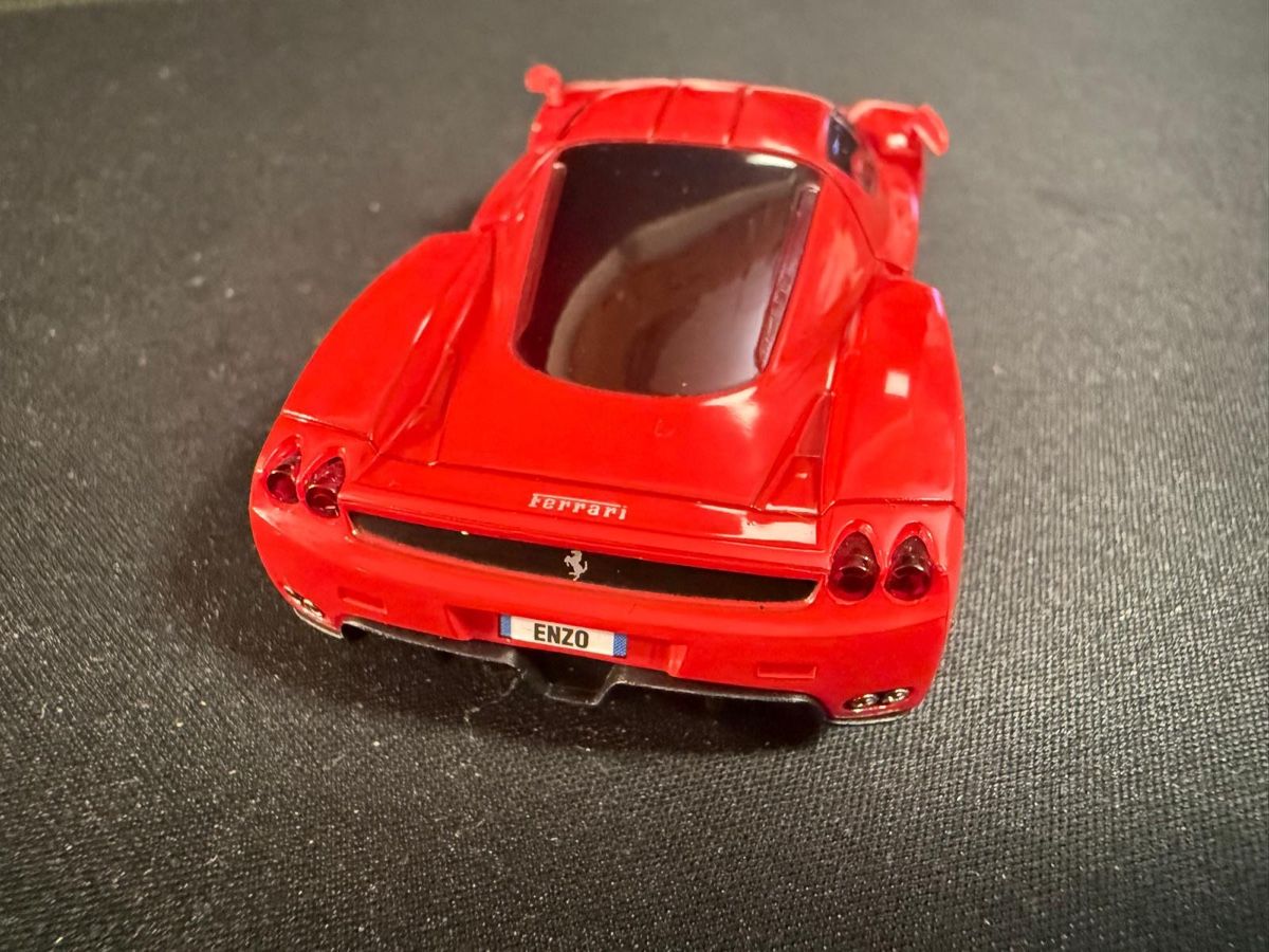 Ferrari Modellini d'auto: Voiture télécommandée Ferrari Enzo rouge Silverlit 2010 – Usato da Henniez venduto da jcf_6rzc 3