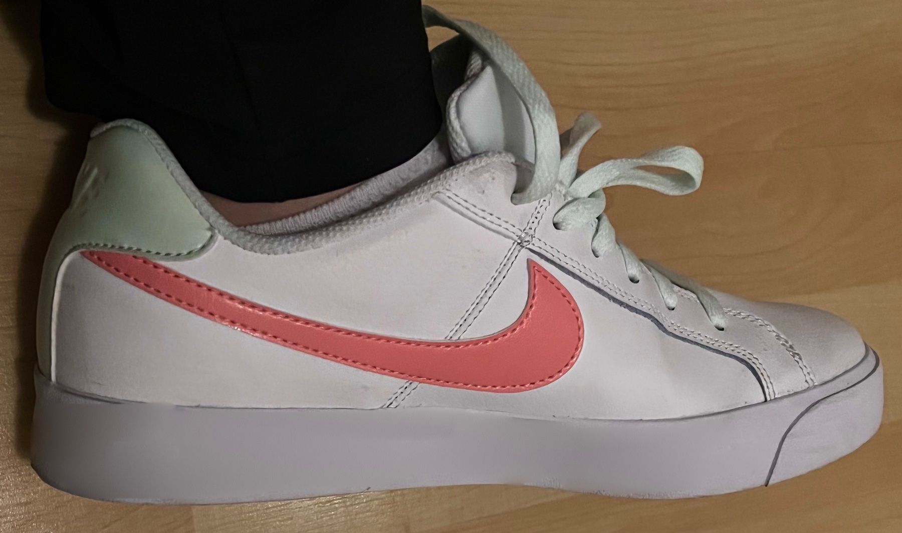 Nike Scarpe da donna: Nike Schuhe Gr. 42 – Usato da Oberentfelden venduto da mel_f97j 2