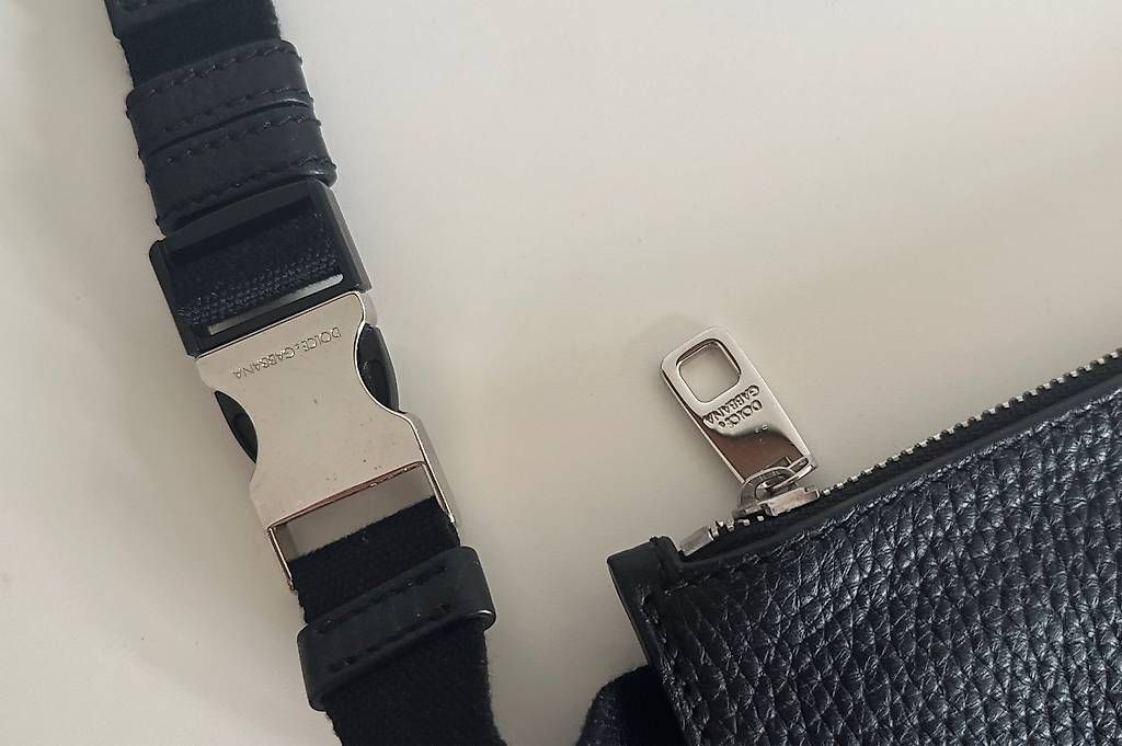 Taschen für Damen: Dolce & Gabbana Palermo Logo Plaque Belt Bag Men – Gebraucht aus Wallenwil von Britishbulldog 1