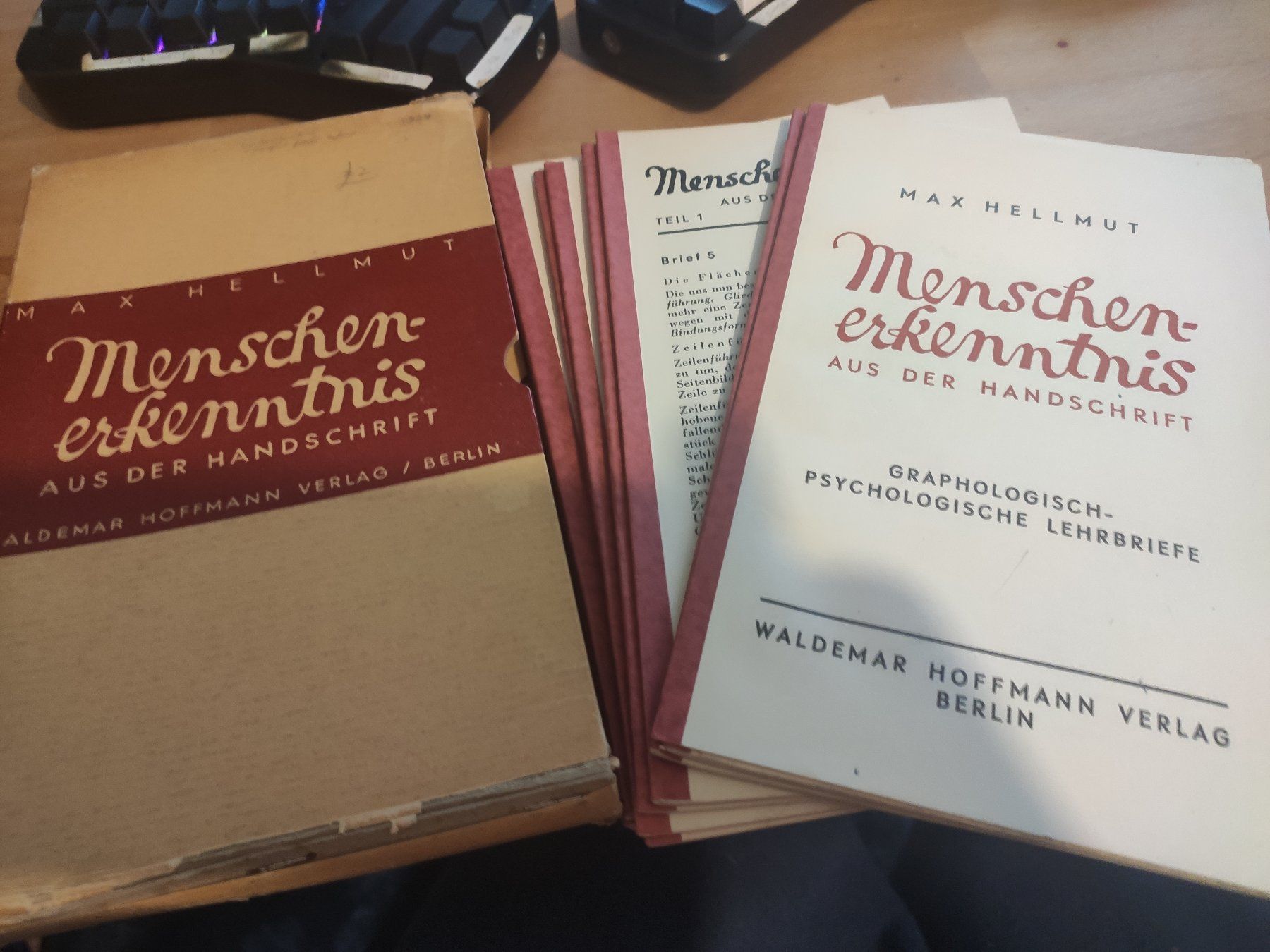 Libri: Menschenerkenntnis aus der Handschrift. Max Hellmut – Usato da Zürich venduto da typish 1