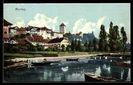 AK Murten, Teilansicht vom Wasser aus mit Booten